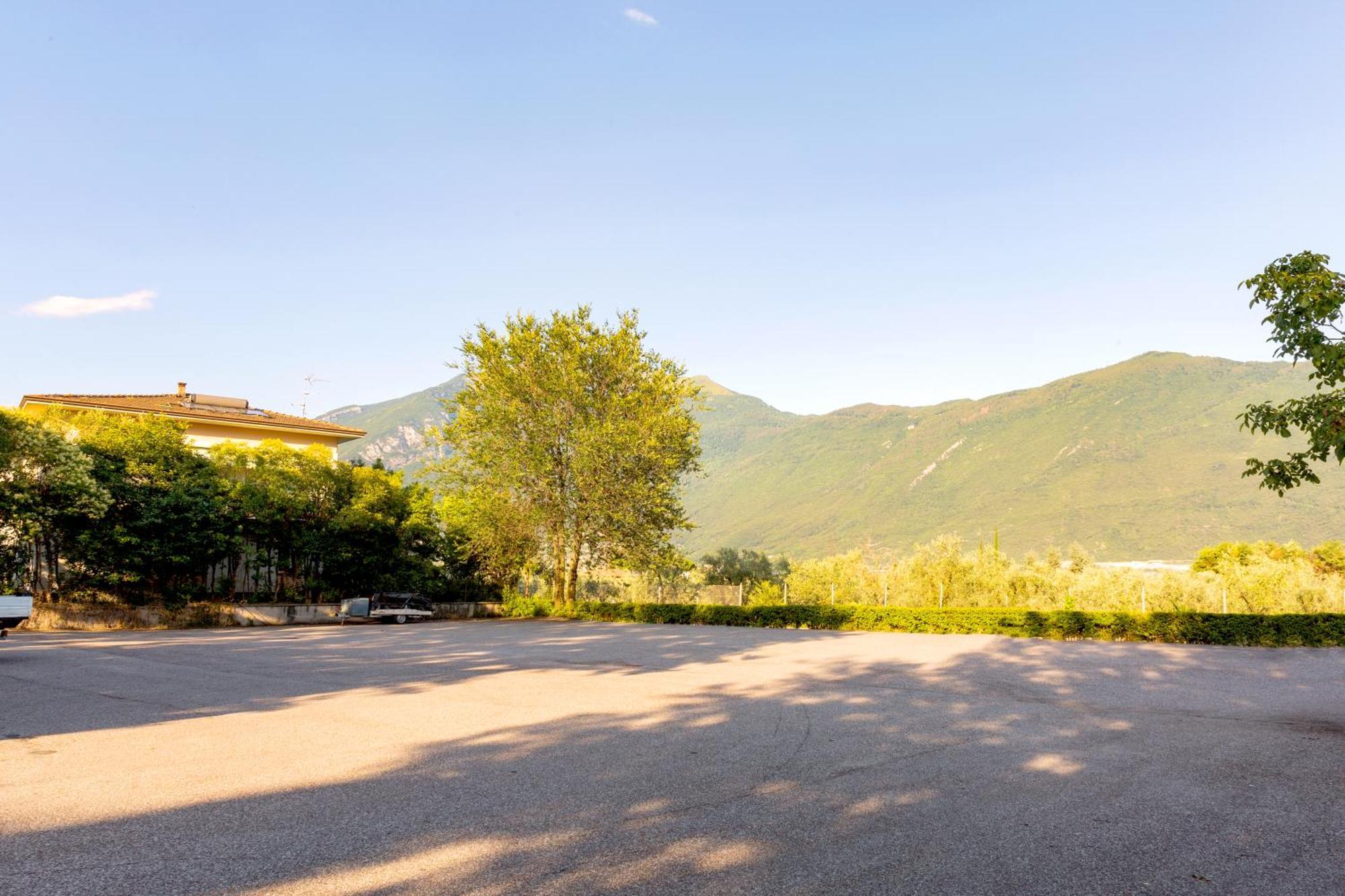 Appartamento Campagnola Mansardato Con Soppalco Riva del Garda Kültér fotó